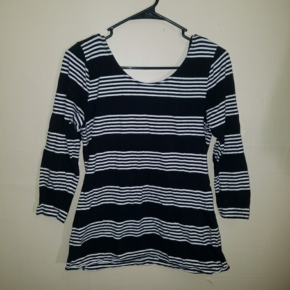 Cute formfitting shirt for curves